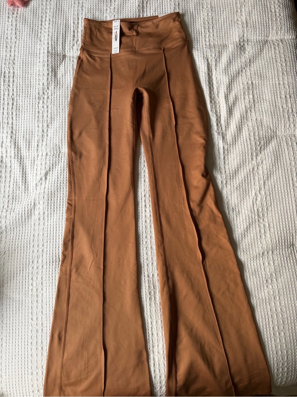 PINK Victoria's Secret Winter Performance Flare Mid Rise Leggings in Caramel XS